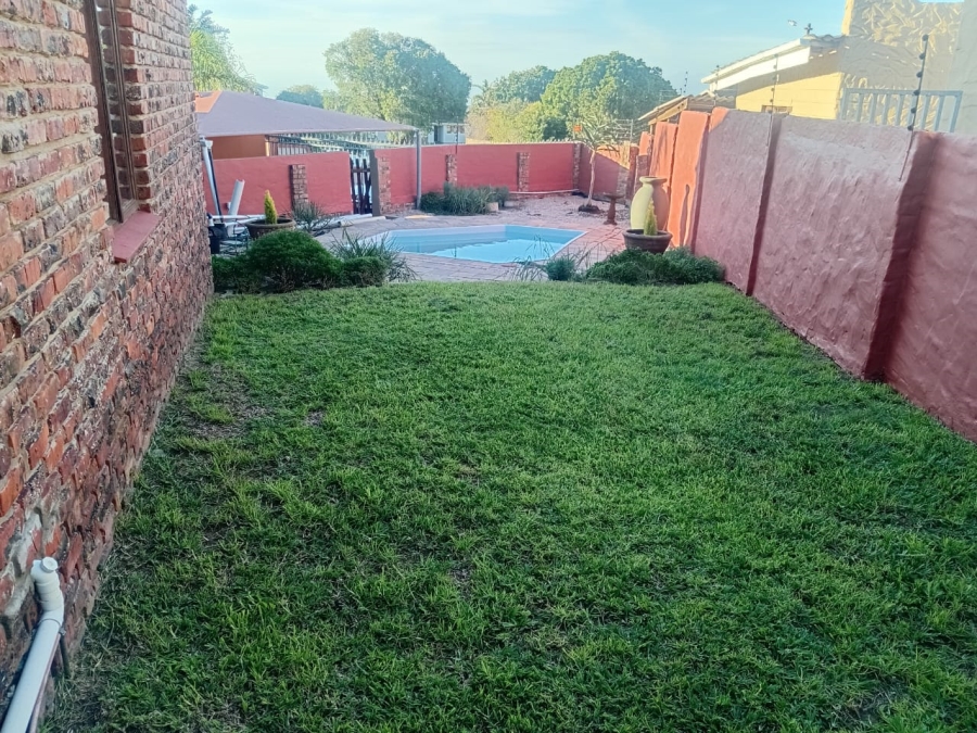 6 Bedroom Property for Sale in Heiderand Western Cape